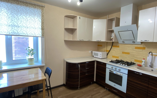 Апартаменты Люкс 2-комнатные Лесная 5 жёлтый нарцисс