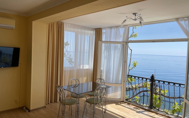 Elling Selena Guest House