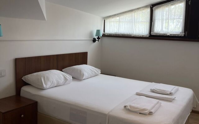 Lucette Guest House