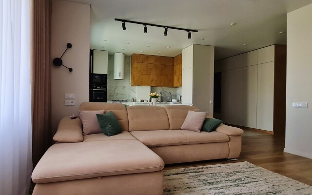 Апартаменты трехкомнатные с Дизайнерским ремонтом Олимпия Запад