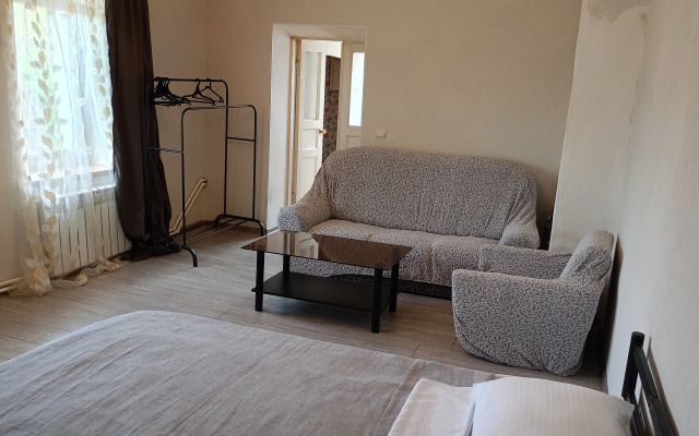 V tsentre s vidom na voskhod Flat