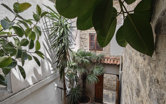 Beatrix Suites Hotel