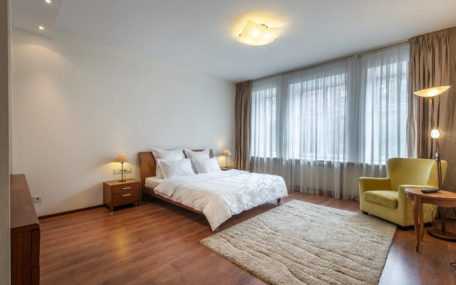 Апартаменты трехкомнатные  Ladgorna возле ГУМа