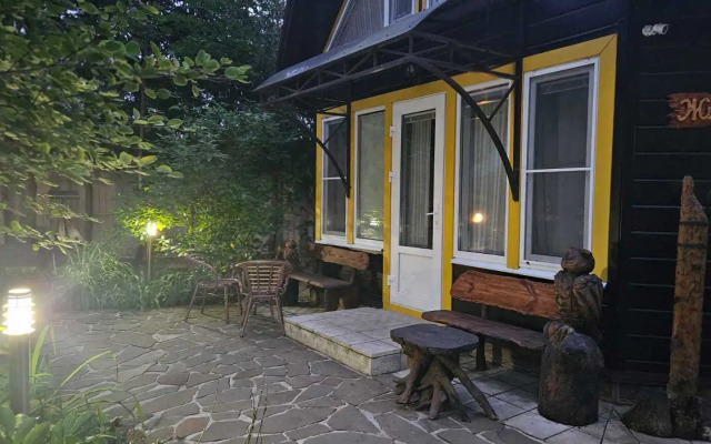 Uyutny "Zhivitsa" Private House