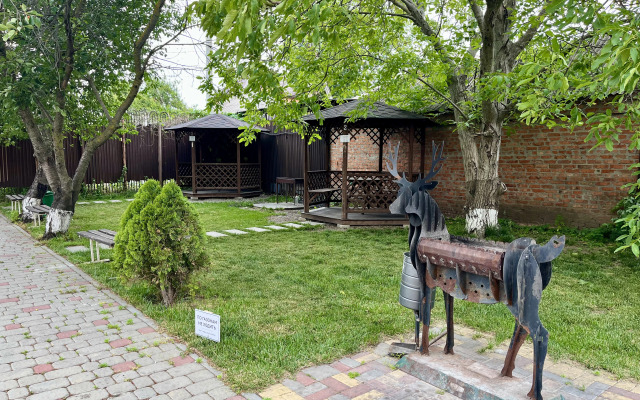 s proektorom v komplekse s sezonnym bassejnom Apartments
