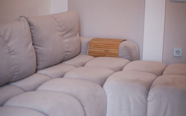 Odnokomnatnaya Mansarda U Morya Flat