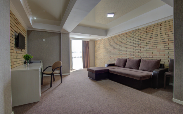 Vzmorie De Luxe Hotel