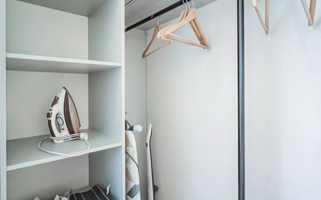 V Zhilom Komplekse S Basseynom "merkato" Flat