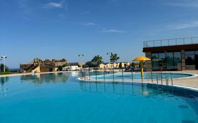 Коттеджи Золотые пески