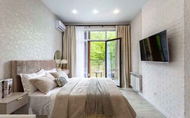 S Balkonom I Vidom Na Lesopark Alleya 326 Flat
