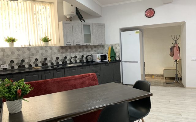 V Tsentre Yalty Apartments