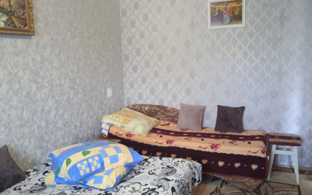 Tryokhkomnatnaya V Posyolke Ordzhonikidze Flat