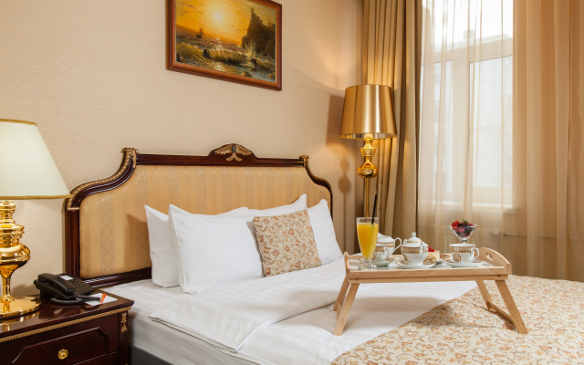 Otel Mandarin Moskva 4*