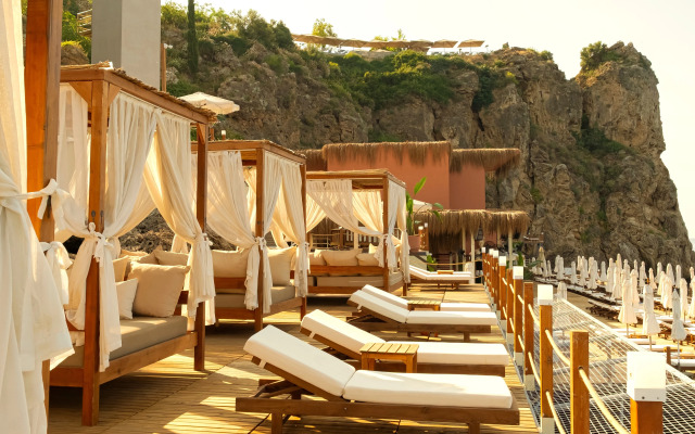 La Boutique Hotel & Suites (Adult Only 16+)