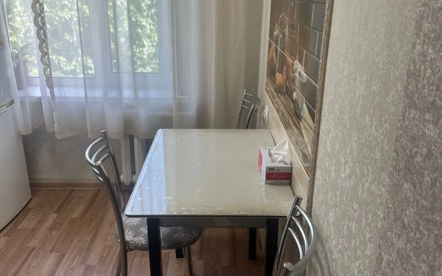 Na Bulvare Rybatskoy Slavy Flat