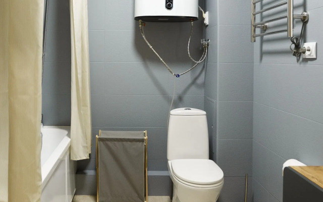 Prostornaya I Svetlaya V Tsentre Flat