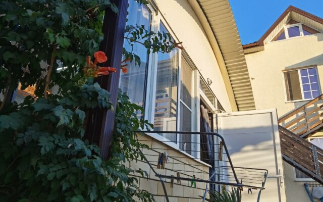 V Gostyakh U Skazki Vityazevo Guest house
