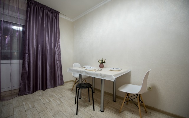 Апартаменты Smile Apartments с Видом на Пруд в ЖК Рябинина