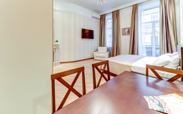 Апартаменты с балконом R&B на Невском