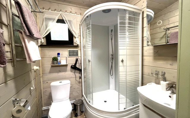 Лесной домик на берегу Озера Волго на Селигере - коттеджи Сосновый бор