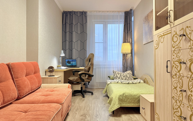 Жилое помещение 2-к квартира у метро Молодежная с яркими закатами