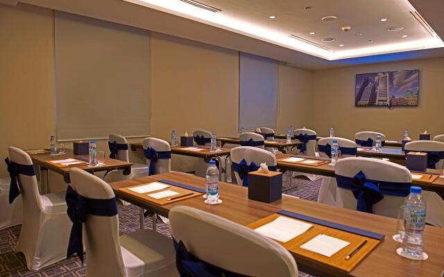 Отель Mena Plaza Hotel Albarsha