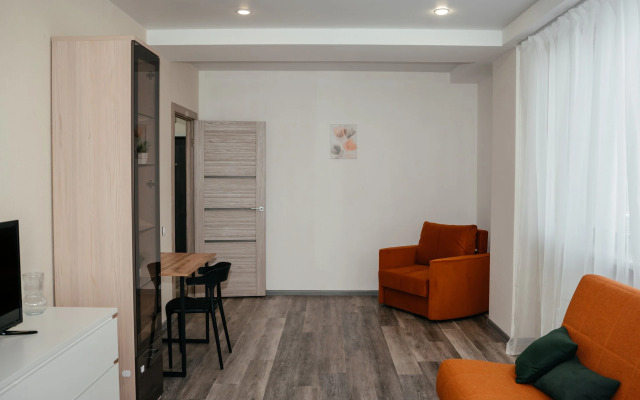 V Sovremennom Rayone Nedaleko Ot Tsentra Goroda Flat