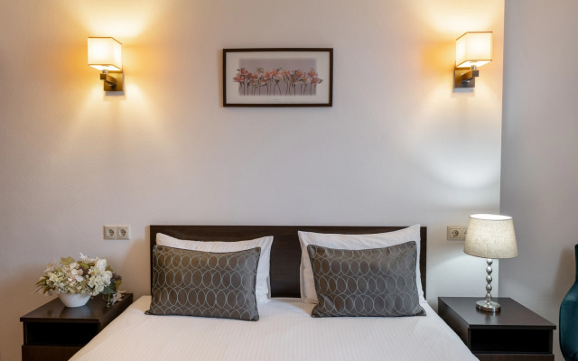 Maksim Gorykiy Hotel