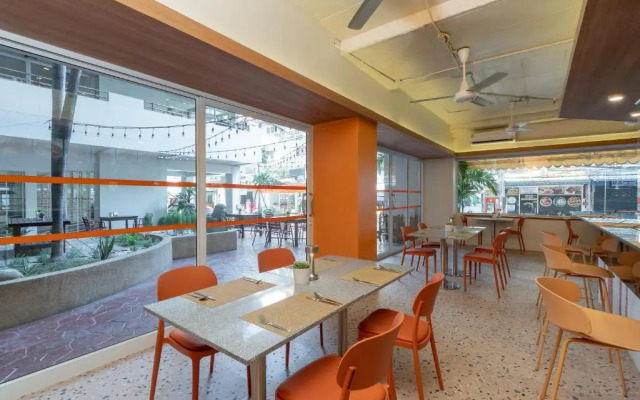 Отель Sunshine Hotel & Residences