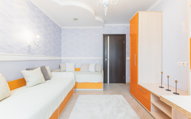 Апартаменты трехкомнатные на Меридианной