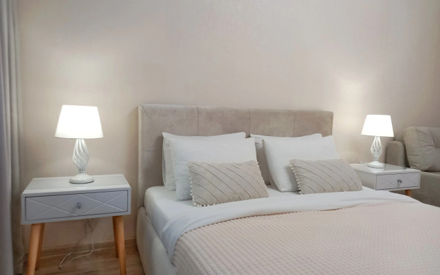 Relax odnushka v tsentre dlya troikh Flat