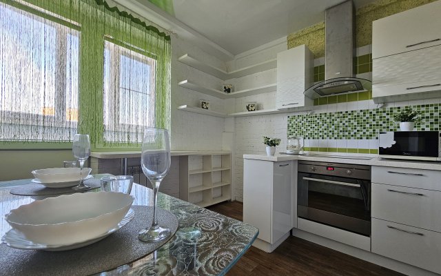 Yaroslavskaya 72 (11) Apartments