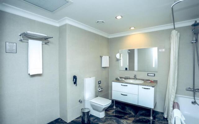 Parkside Hotel & Apartments