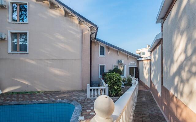 S Basseynom Apartments