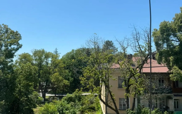 Tryokhkomnatnaya Na Beregu Morya Mokko Plyazh Flat