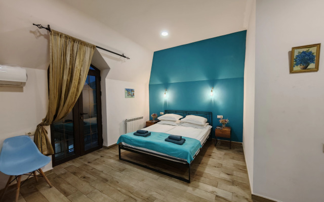 Blur Inn Gallery Hotel