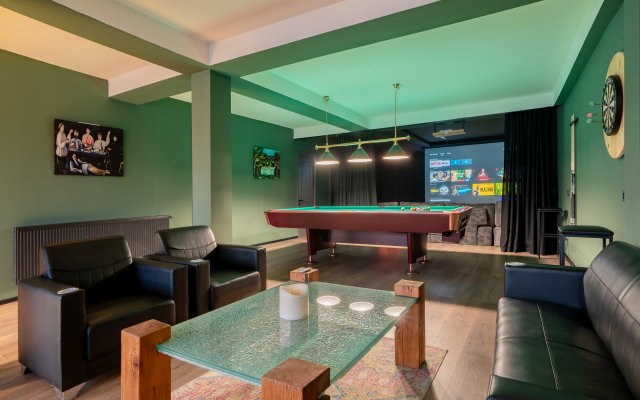 Chetyrehkomnatniye Niabi S Bilyyardom I Kinoteatrom Apartments