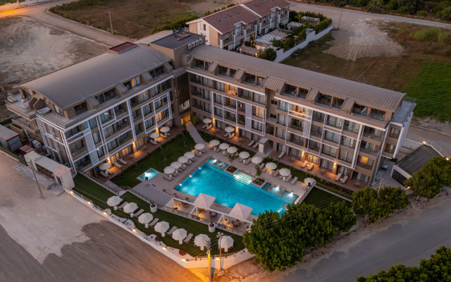 Prive Suite Side & Spa  (Adult Only 16+)