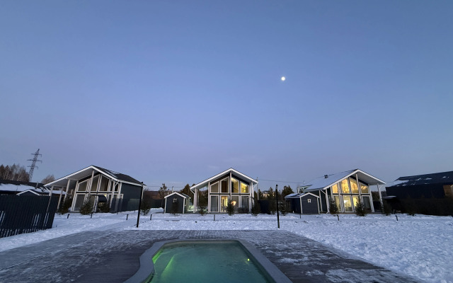 Dom s basseynom ryadom Solnechnoy dolinoy Private house