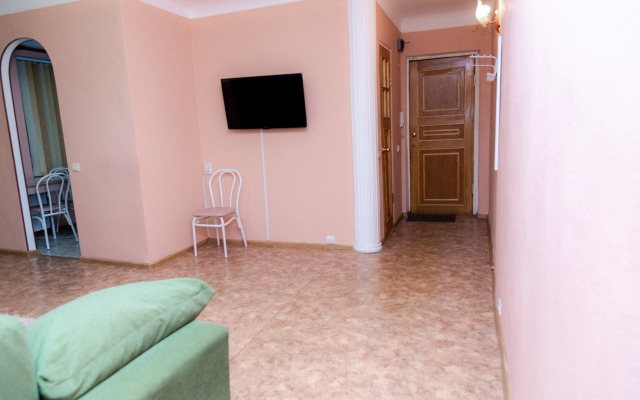 Tryokhkomnatnaya Kvartira Zhd Vokzal Apartments