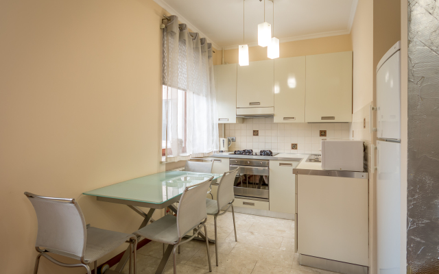 DayFlat na Tryohsvyatitelskoy 3 Apartments