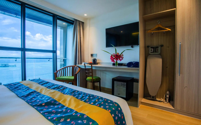 Beach Hotel Guraidhoo