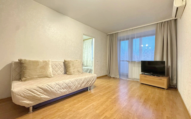 Квартира Двухкомнатная с Балконом и Кондиционером в Центре на Весенней