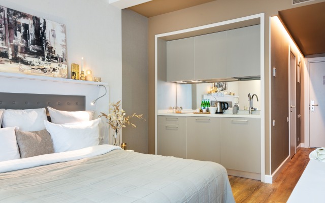 Serenity Oasis with Sea View - Alliance Palace Apartments