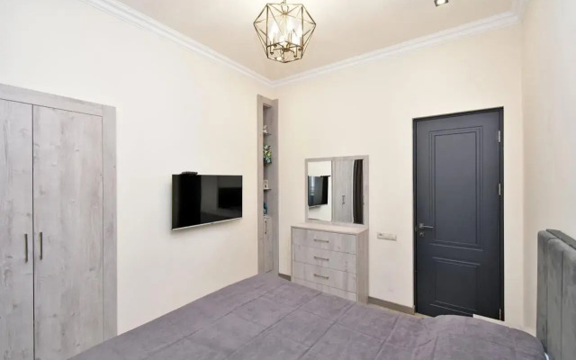 2-K, Ulitsa Amiryana, Am713 Flat