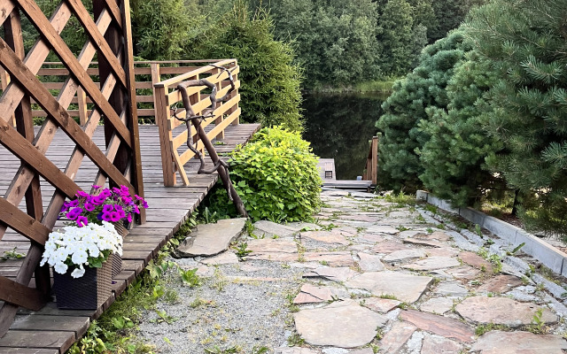 Частный дом у реки 2