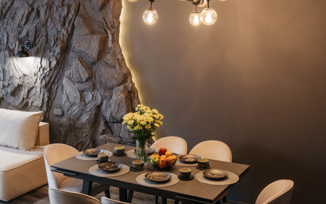 Trekhurovnevye Bezmyatezhnosty Ekho Gor Apartments