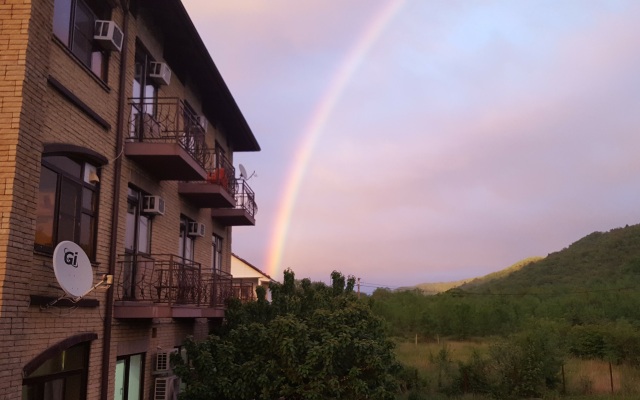 Zamok Na Zemlyanichnoj Guest House
