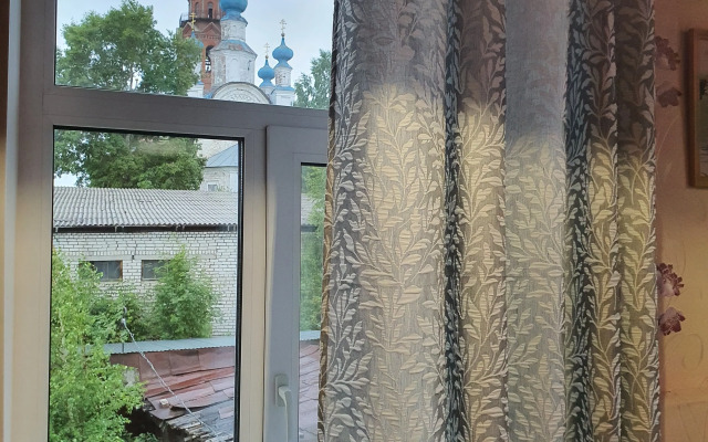 V Starinnom Osobnyake  voskresenskaya - Pamyatnik Provintsialnogo Klassitsizma Flat