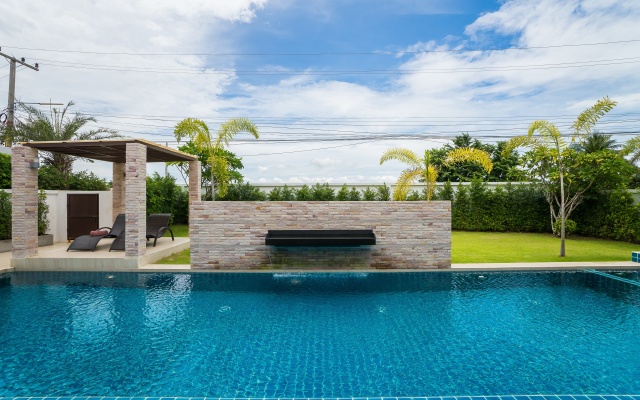 The Ville Jomtien Pool Villa